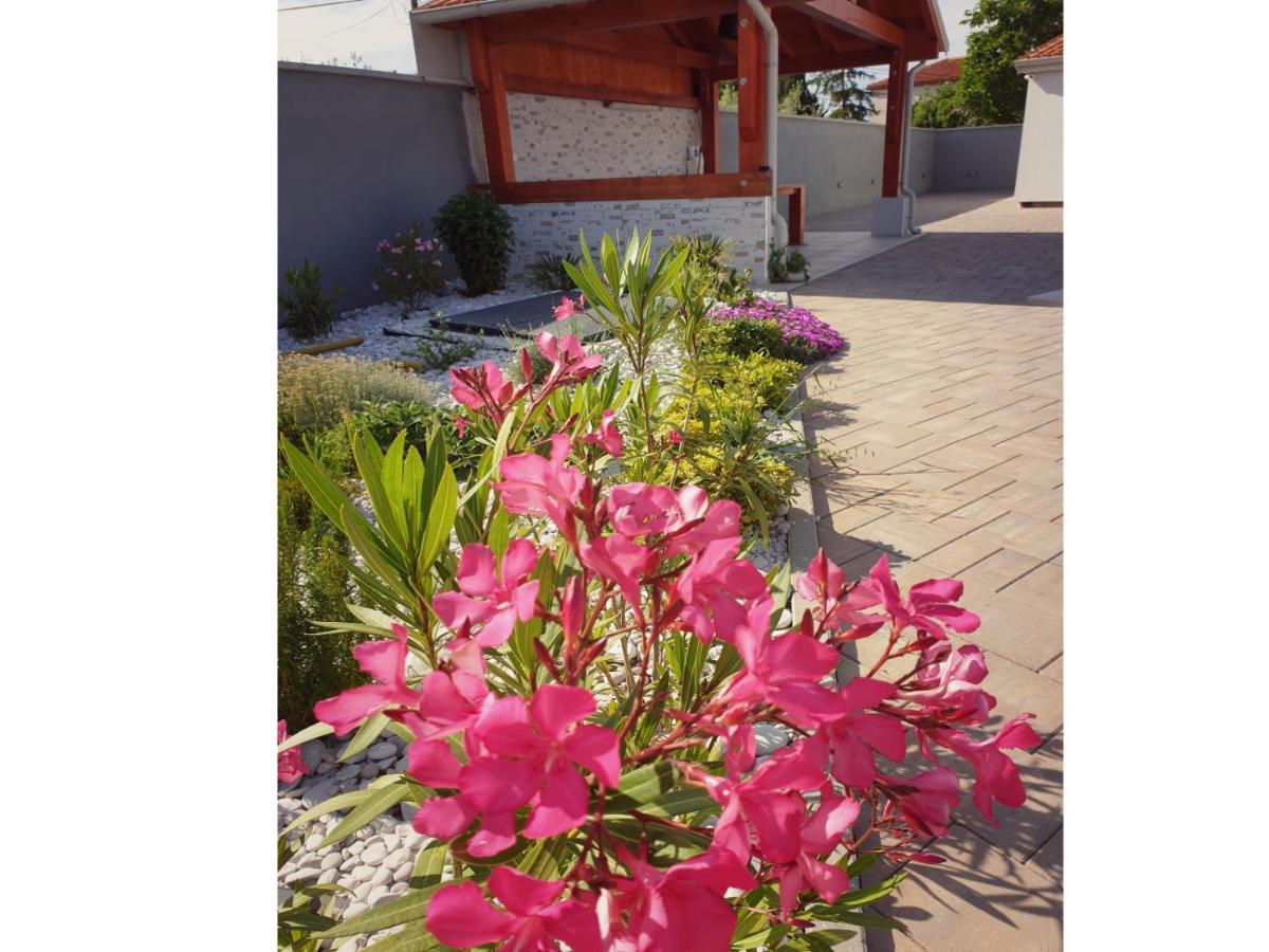 Villa Flores Kavran Exterior photo